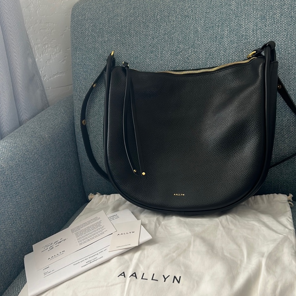 Aallyn crossbody
